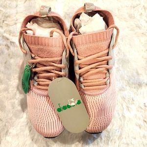 Diadora women's sneakers size 5